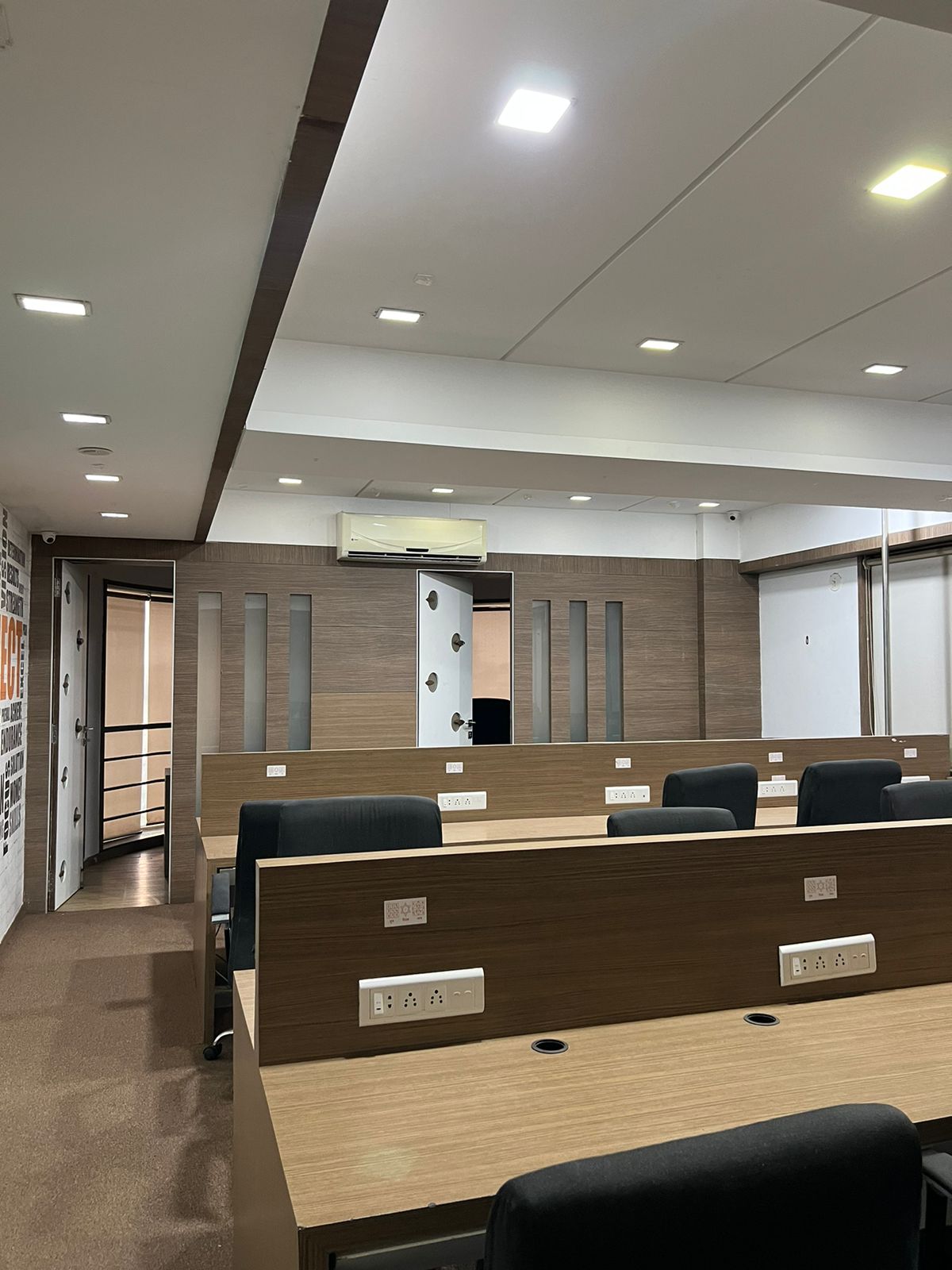1600 Sq. Ft. Commercial Office for Rent in Gulbai Tekra Ahmedabad - Media 5