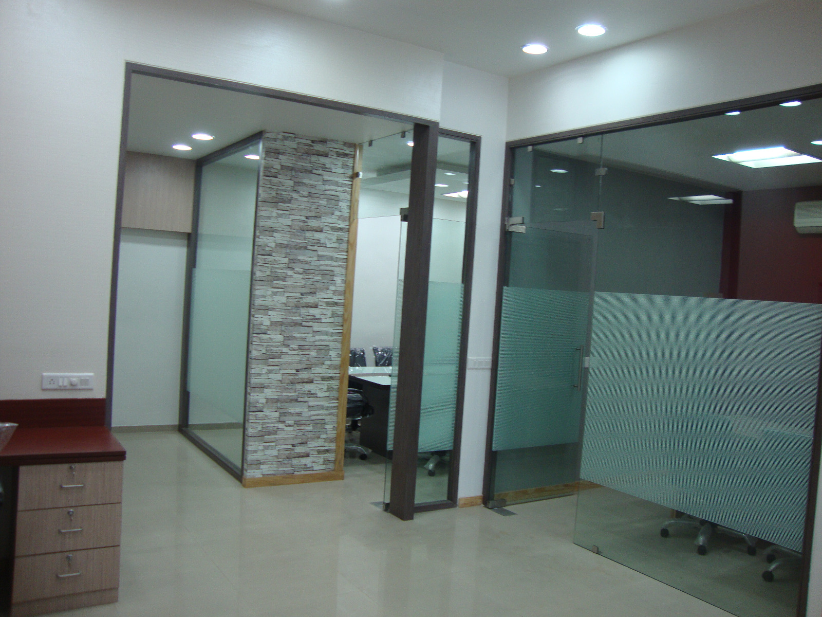 1450 Sq. Ft. Commercial Office for Rent in Sola Ahmedabad - Media 3