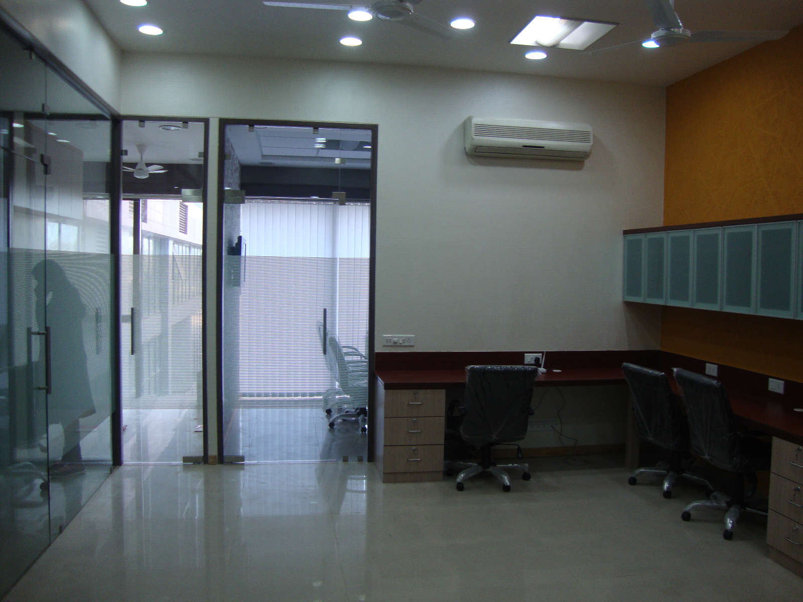 1450 Sq. Ft. Commercial Office for Rent in Sola Ahmedabad - Media 4