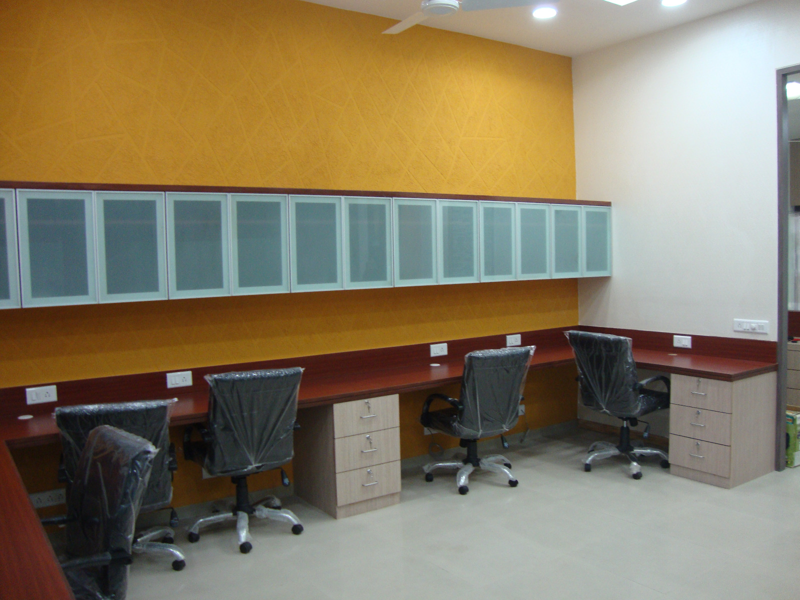 1450 Sq. Ft. Commercial Office for Rent in Sola Ahmedabad