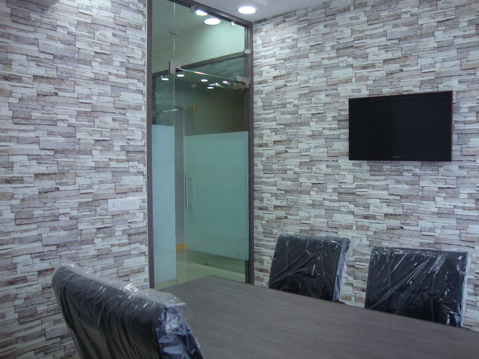 1450 Sq. Ft. Commercial Office for Rent in Sola Ahmedabad - Media 6