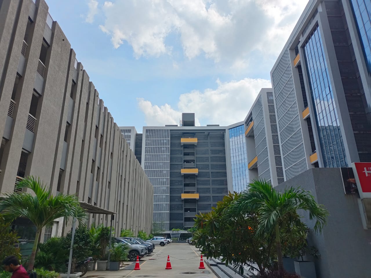 750 Sq. Ft. Commercial Office for Rent in Gota Ahmedabad - Media 18