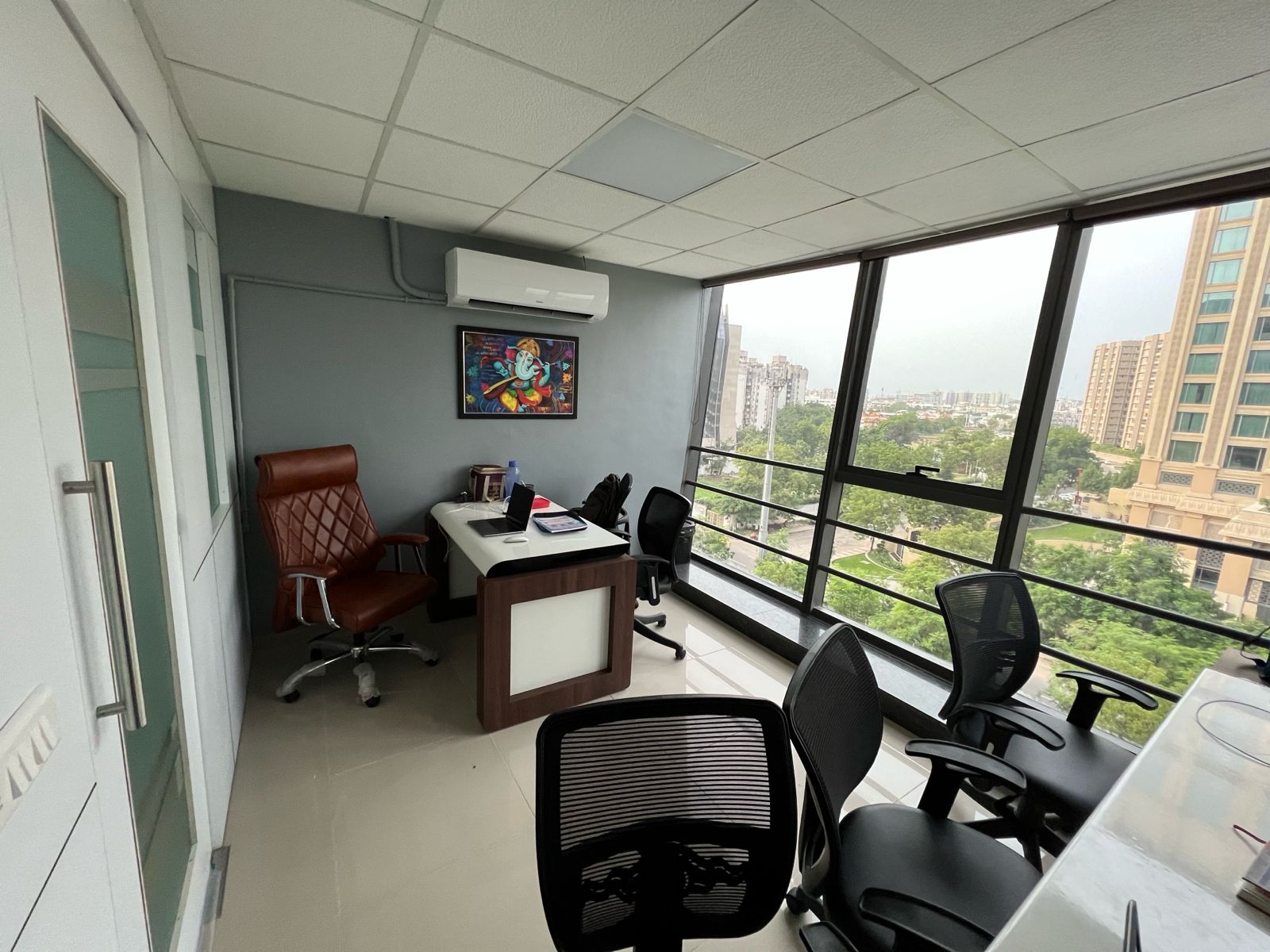 1250 Sq. Ft. Commercial Office for Rent in Vastrapur Ahmedabad - Media 4