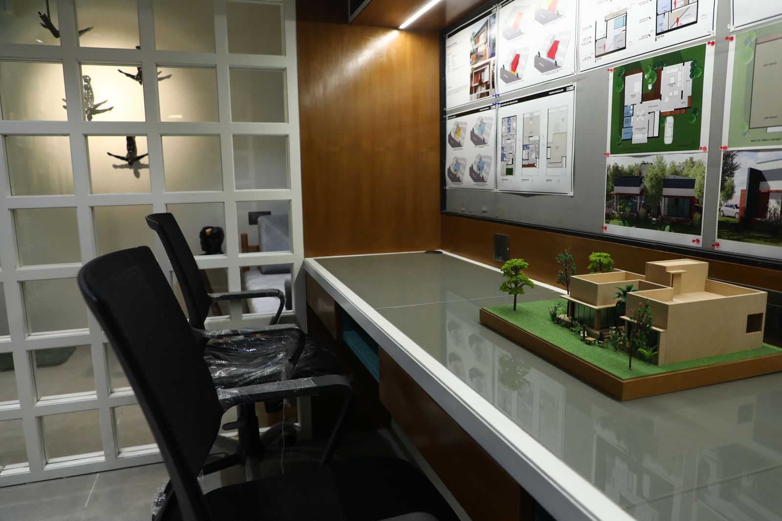 Office 726 Sq. Ft. Commercial Office for Rent in Cg Road Ahmedabad - Media 10