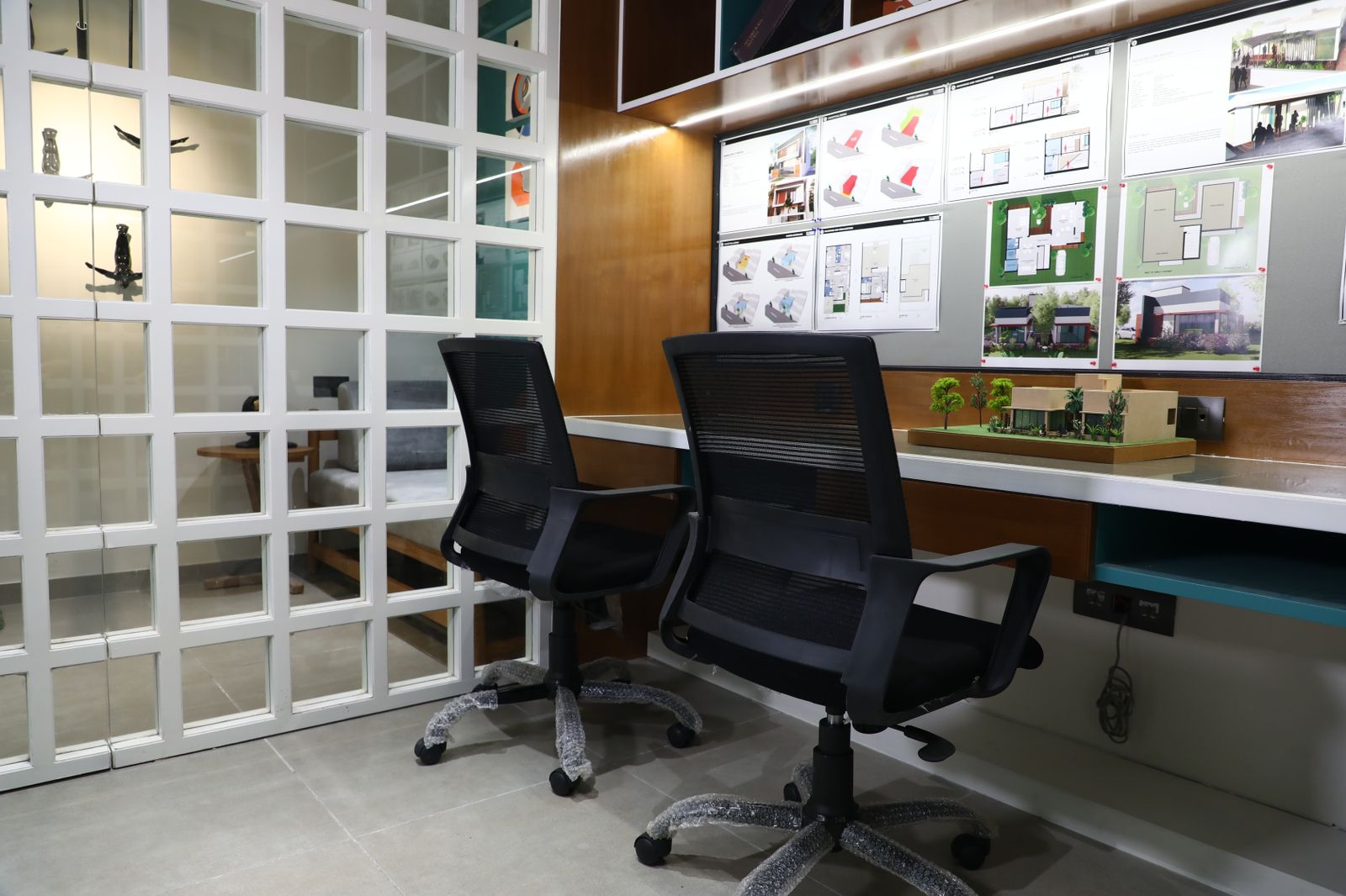 Office 726 Sq. Ft. Commercial Office for Rent in Cg Road Ahmedabad - Media 9