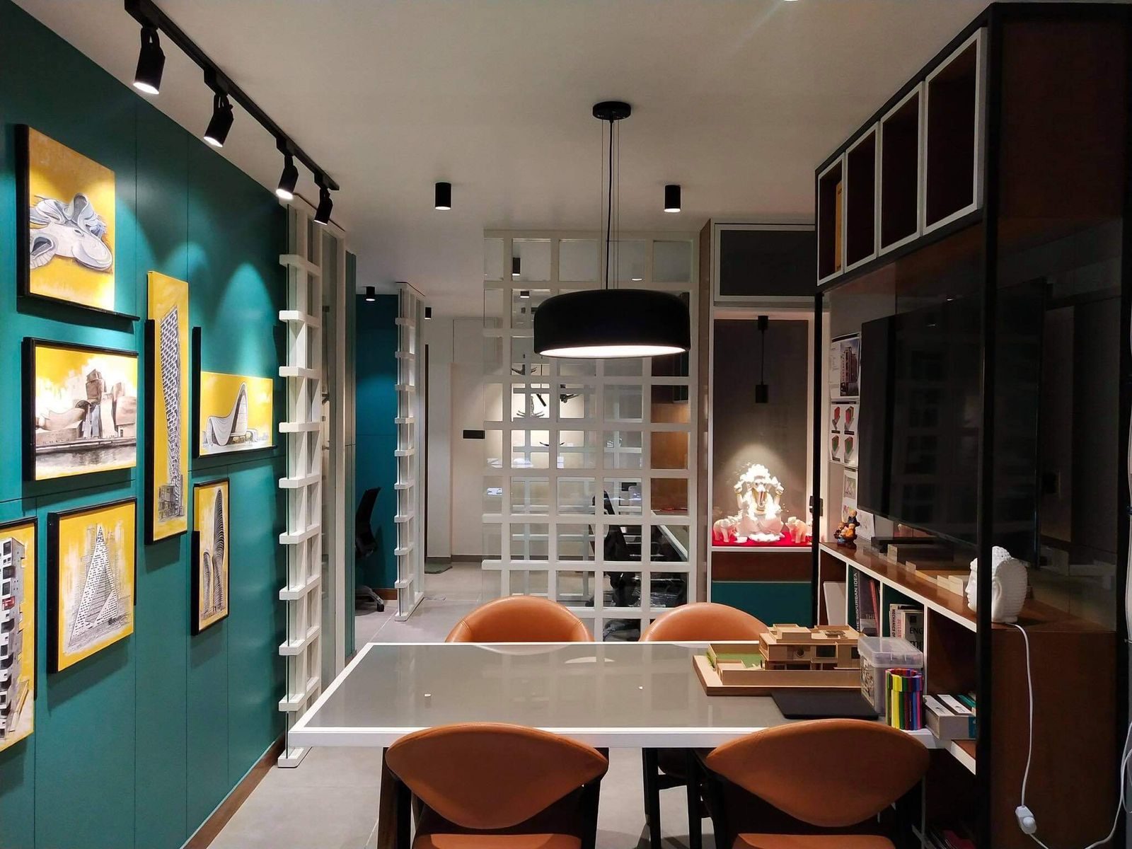 Office 726 Sq. Ft. Commercial Office for Rent in Cg Road Ahmedabad - Media 4