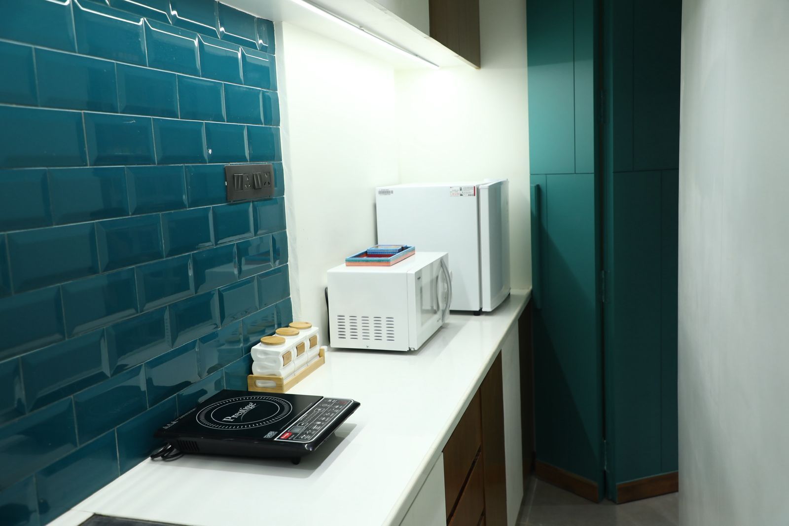 Office 726 Sq. Ft. Commercial Office for Rent in Cg Road Ahmedabad - Media 2