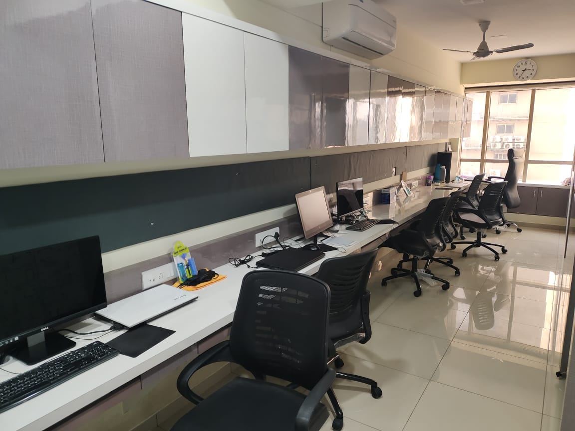 696 Sq. Ft. Commercial Office for Rent in Rajpath Club Road Ahmedabad - Media 3