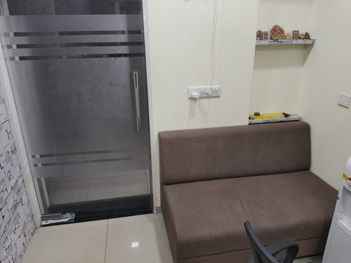 696 Sq. Ft. Commercial Office for Rent in Rajpath Club Road Ahmedabad - Media 4
