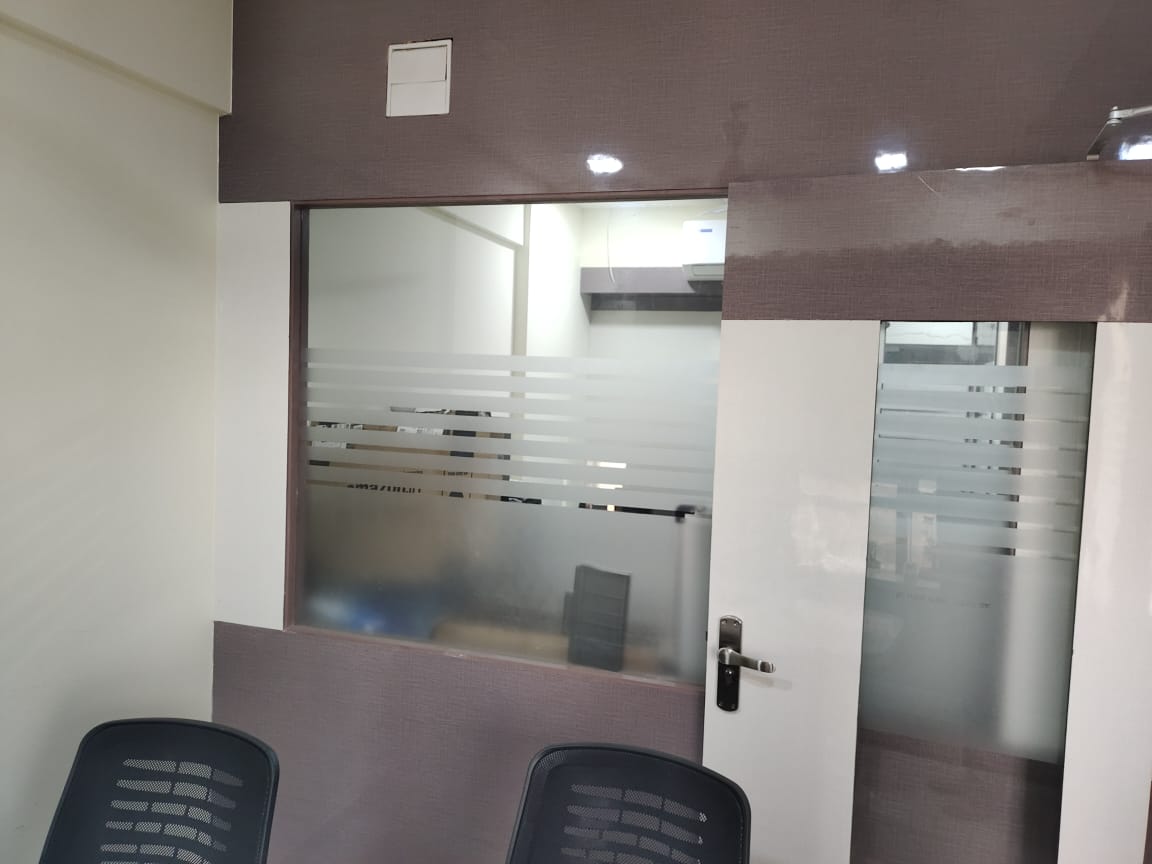 696 Sq. Ft. Commercial Office for Rent in Rajpath Club Road Ahmedabad - Media 6