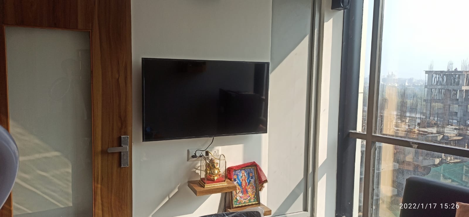 739 Sq. Ft. Commercial Office for Rent in Vaishnodevi Ahmedabad - Media 2