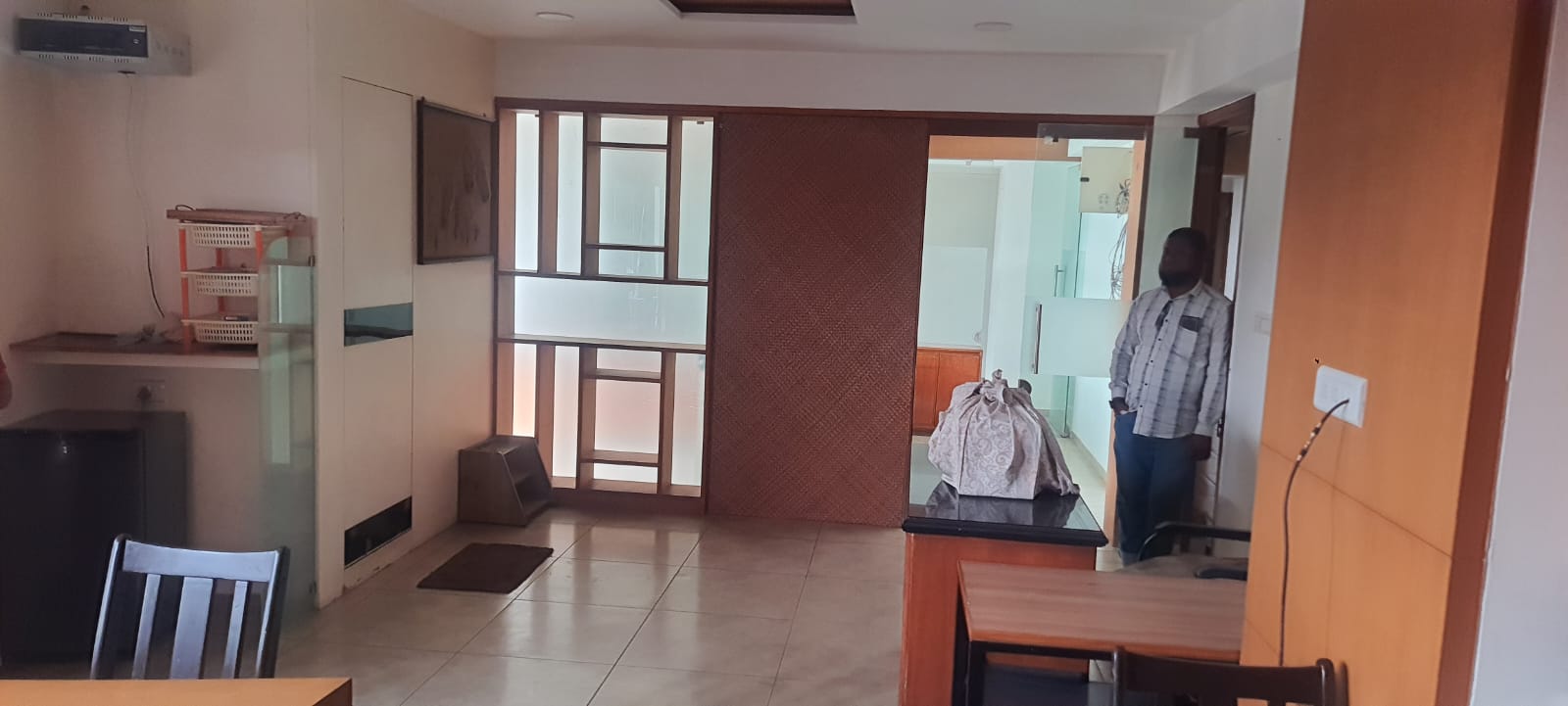 1105 Sq. Ft. Commercial Office for Rent in Ambawadi Ahmedabad - Media 6