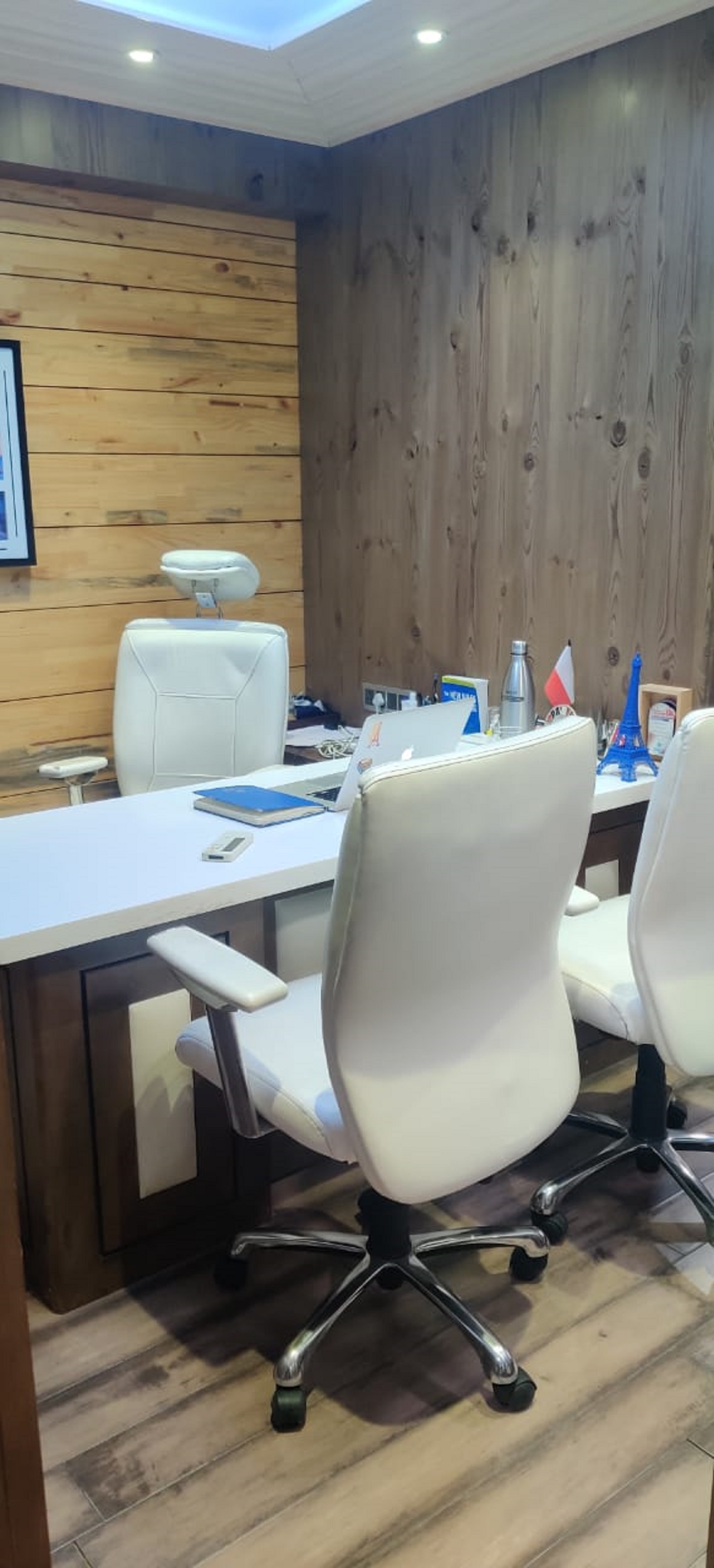 1116 Sq. Ft. Commercial Office for Rent in Jodhpur Ahmedabad - Media 5