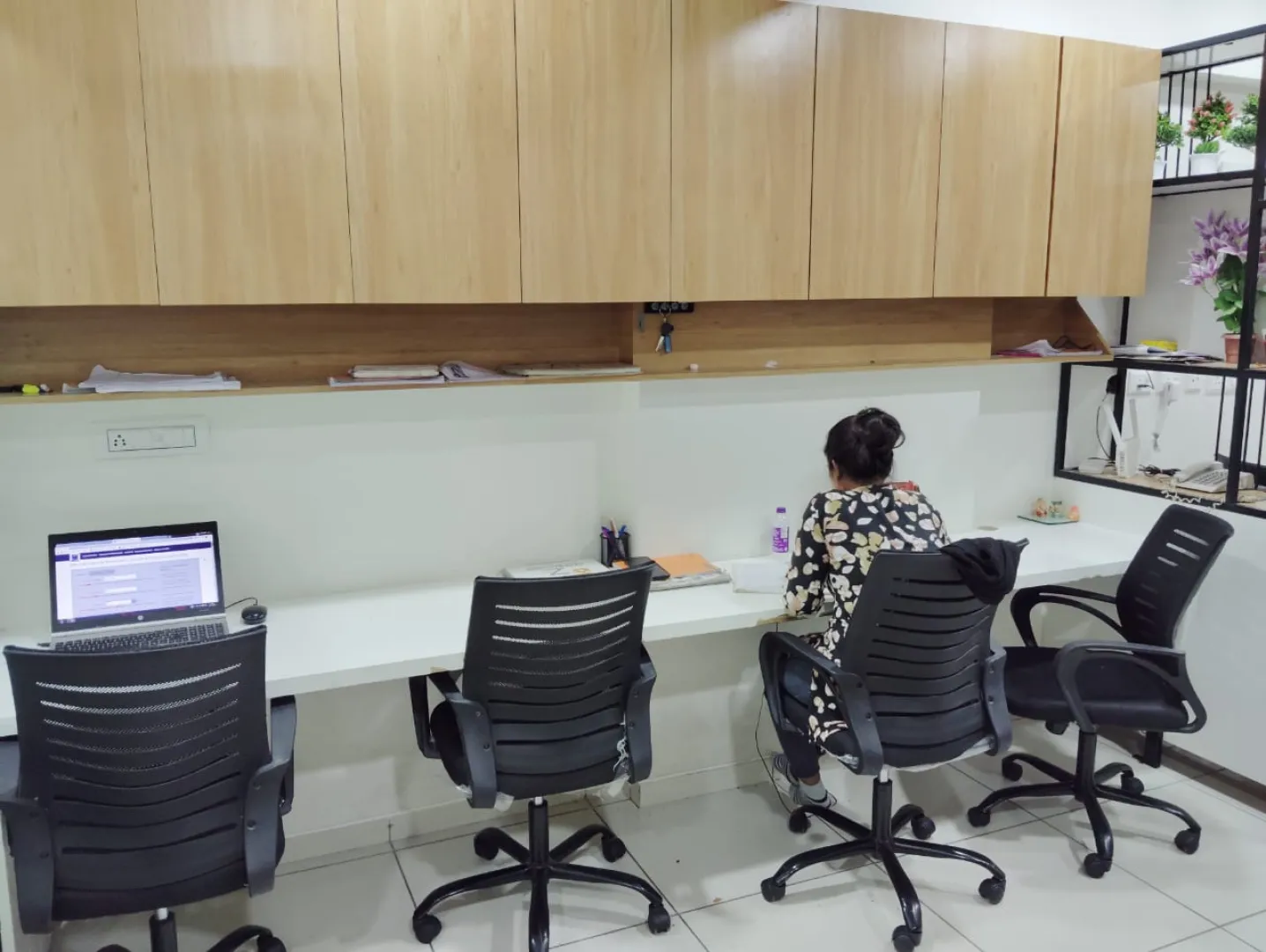 720 Sq. Ft. Commercial Office for Rent in Ashram Road Ahmedabad - Media 4