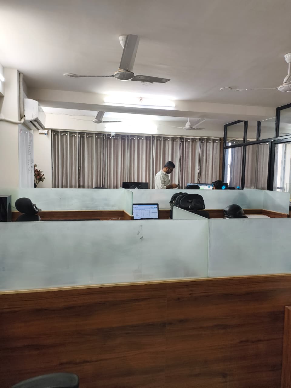 1330 Sq. Ft. Commercial Office for Rent in Gota Ahmedabad - Media 10