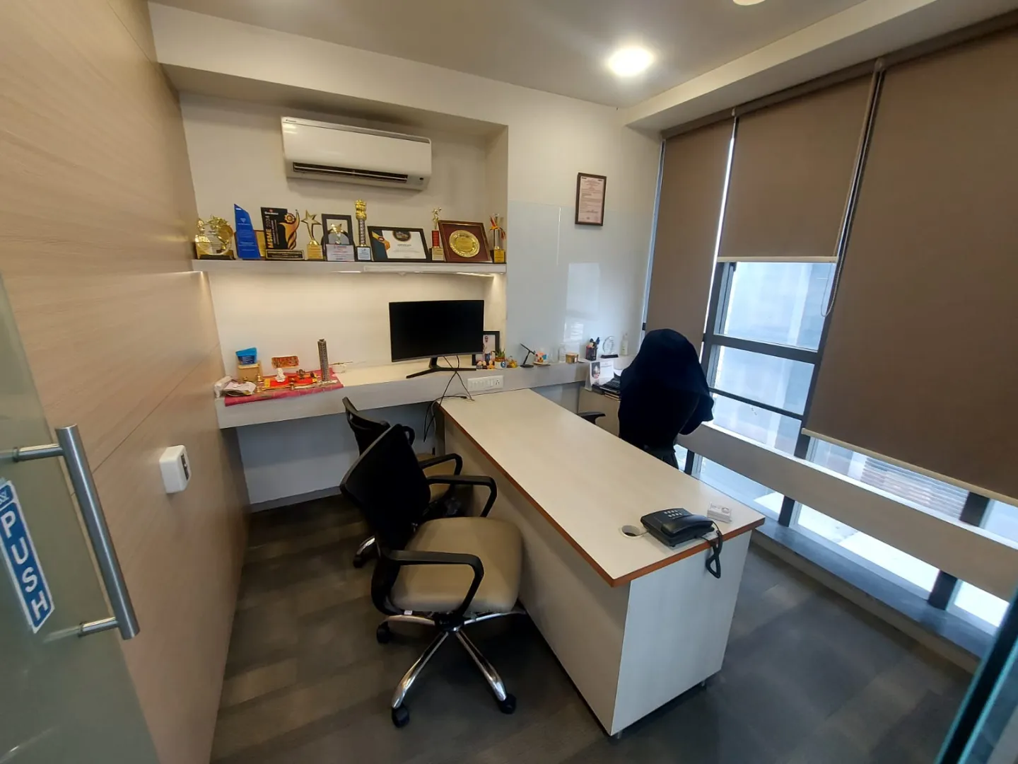 1658 Sq. Ft. Commercial Office for Rent in Thaltej Ahmedabad - Media 12