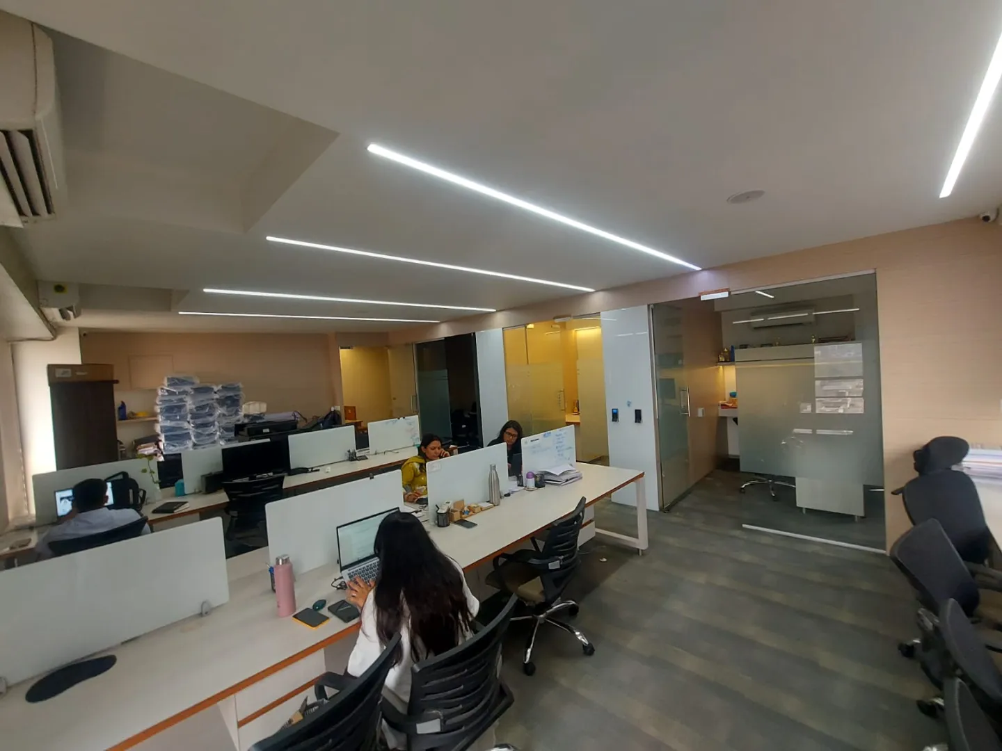 1658 Sq. Ft. Commercial Office for Rent in Thaltej Ahmedabad - Media 10