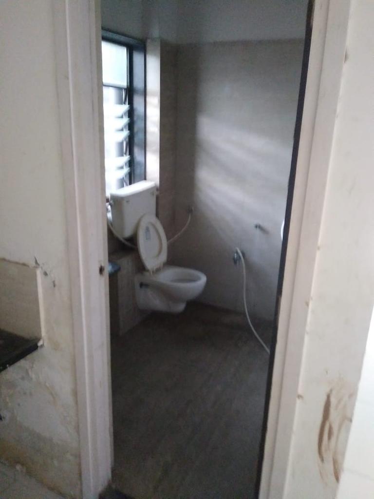 1090 Sq. Ft. Commercial Office for Rent in Ambawadi Ahmedabad - Media 3