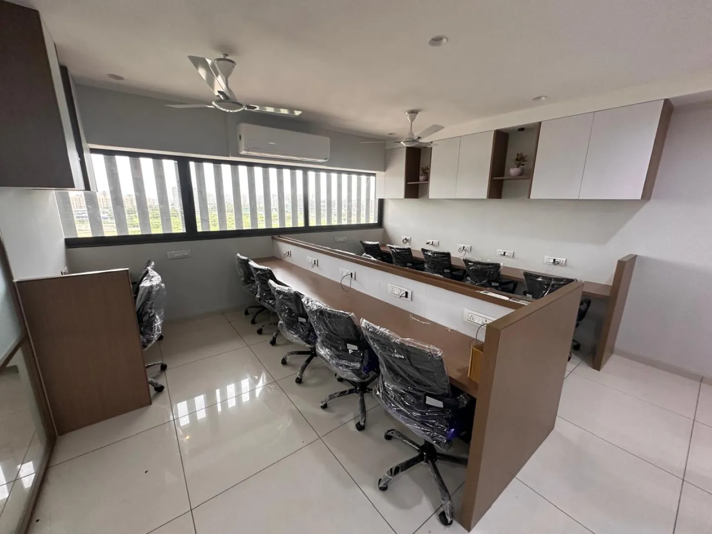 1102 Sq. Ft. Commercial Office for Rent in Gota Ahmedabad - Media 12