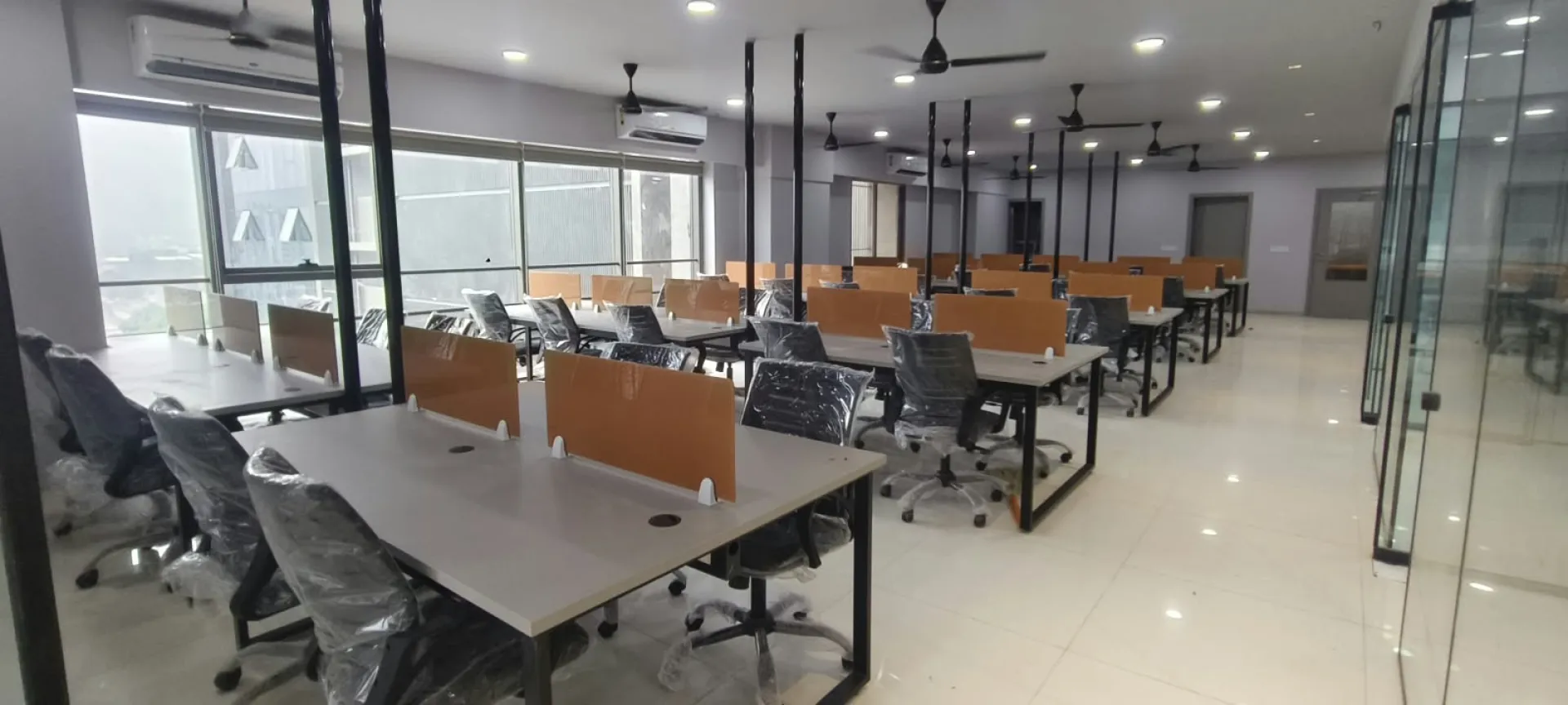 Office 4268 Sq. Ft. Commercial Office for Rent in Vaishnodevi Ahmedabad