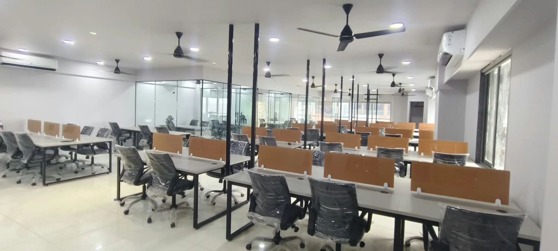 Office 4268 Sq. Ft. Commercial Office for Rent in Vaishnodevi Ahmedabad - Media 3