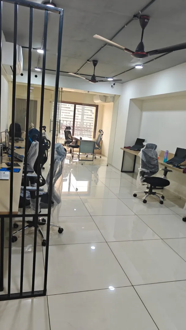 Office 595 Sq. Ft. Commercial Office for Rent in Ashram Road Ahmedabad - Media 6