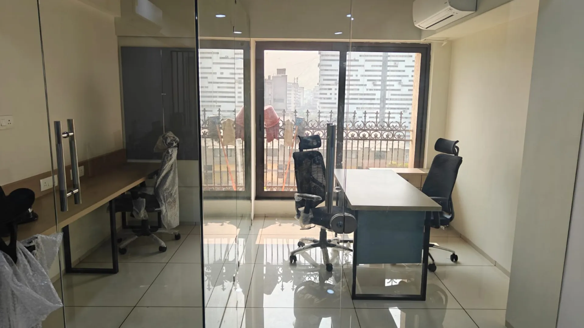 Office 595 Sq. Ft. Commercial Office for Rent in Ashram Road Ahmedabad - Media 3