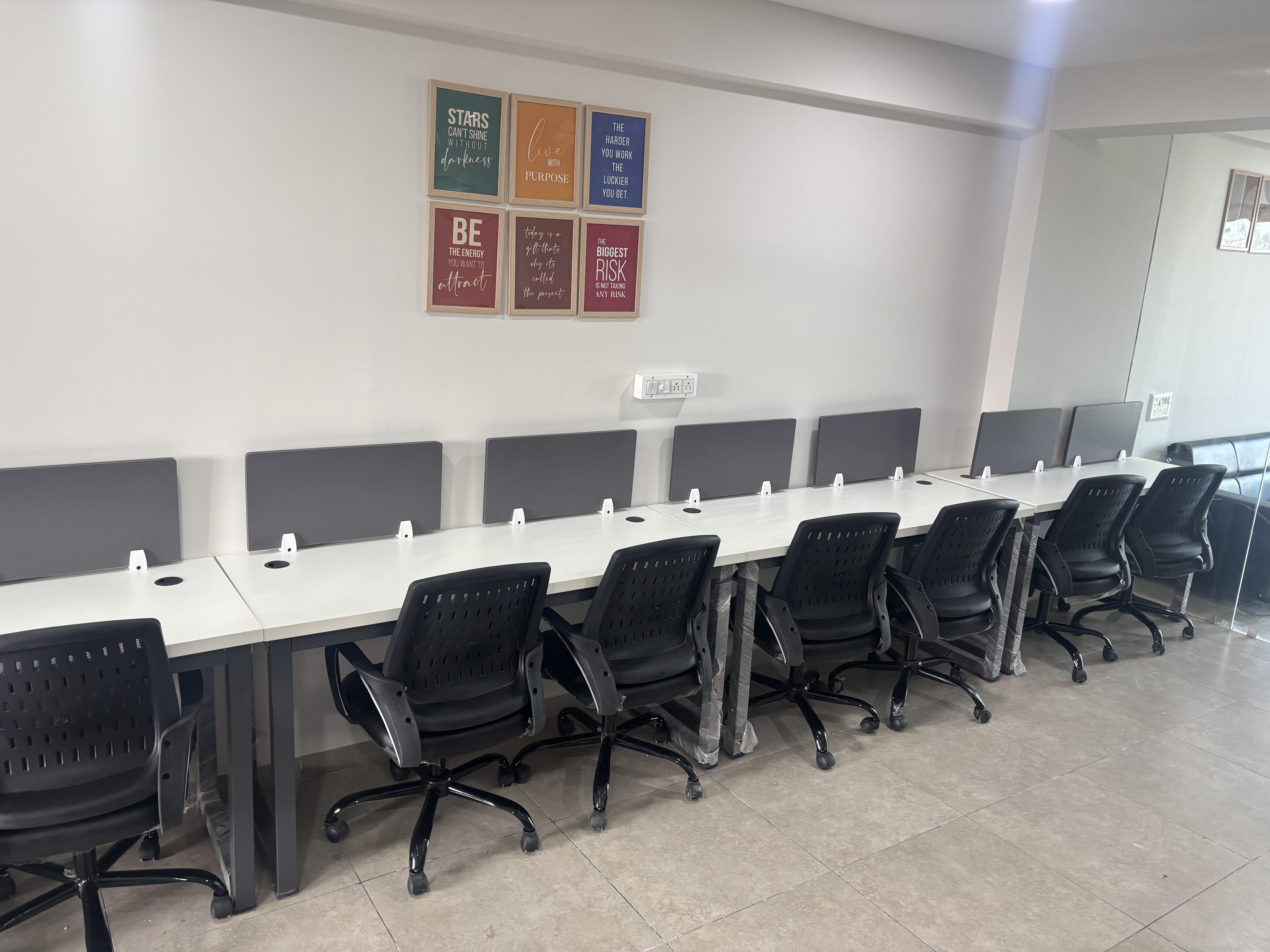 Office 795 Sq. Ft. Commercial Office for Rent in Thaltej Ahmedabad - Media 4