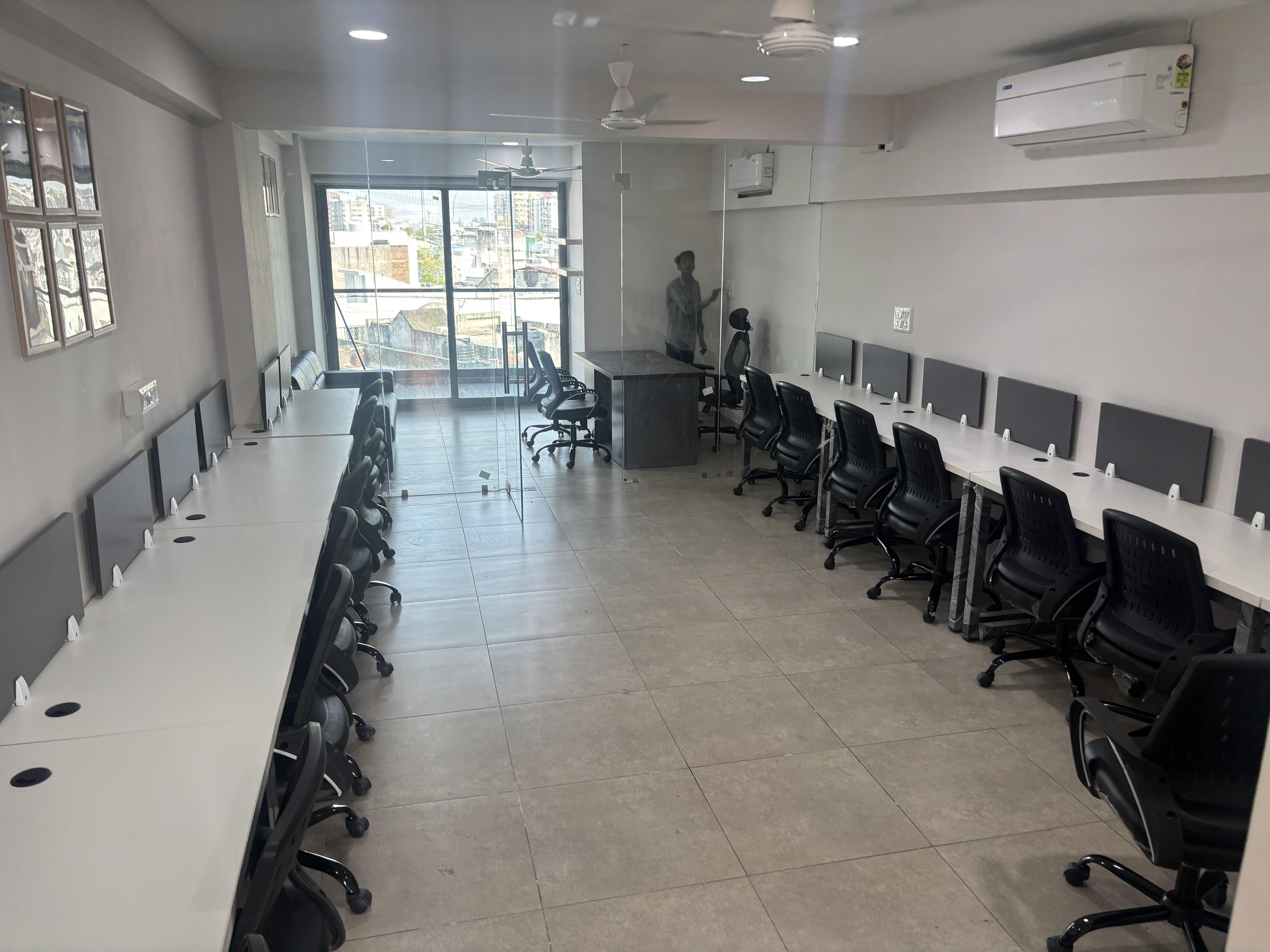 Office 795 Sq. Ft. Commercial Office for Rent in Thaltej Ahmedabad - Media 6
