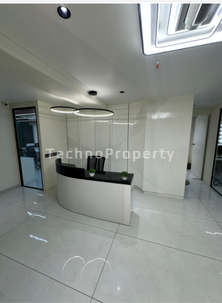 Office Commercial Office for Rent in Vaishnodevi Ahmedabad - Media 13