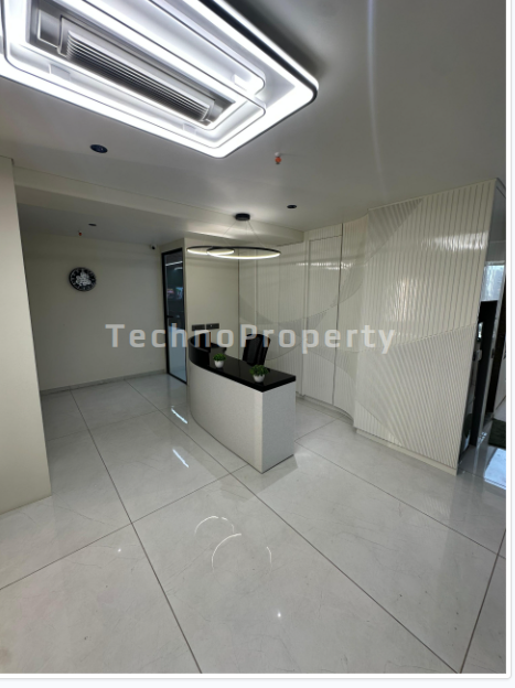 Office Commercial Office for Rent in Vaishnodevi Ahmedabad - Media 15
