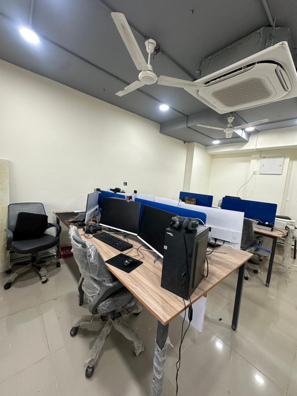 Office Commercial Office for Rent in Vastrapur Ahmedabad - Media 3