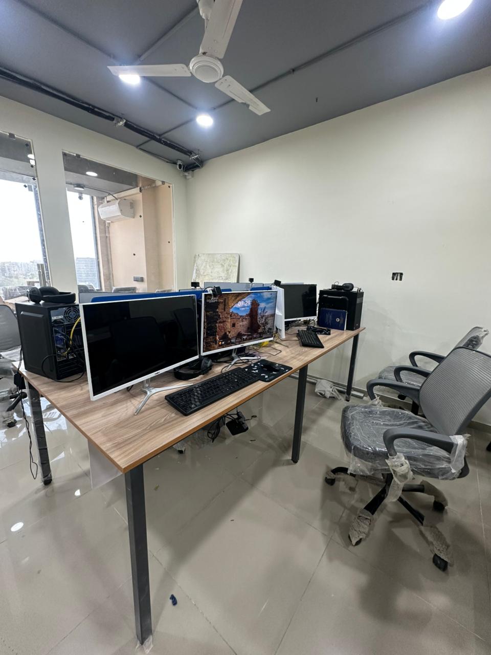 Office Commercial Office for Rent in Vastrapur Ahmedabad