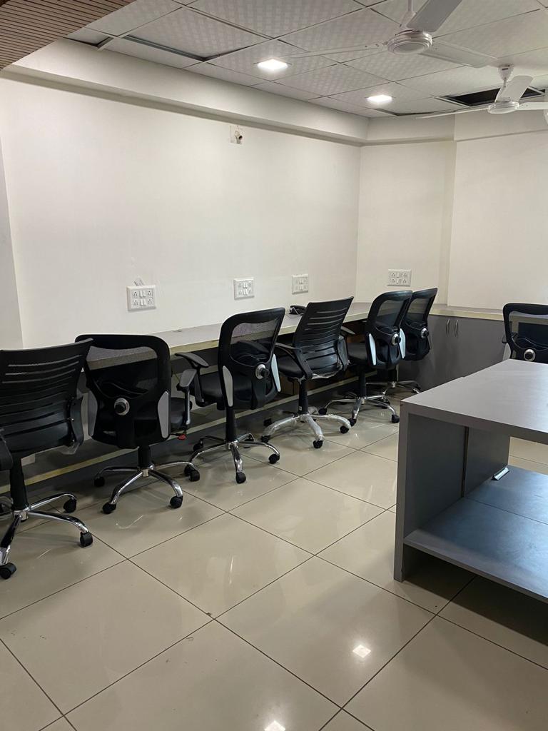 Office Commercial Office for Rent in Thaltej Ahmedabad - Media 11