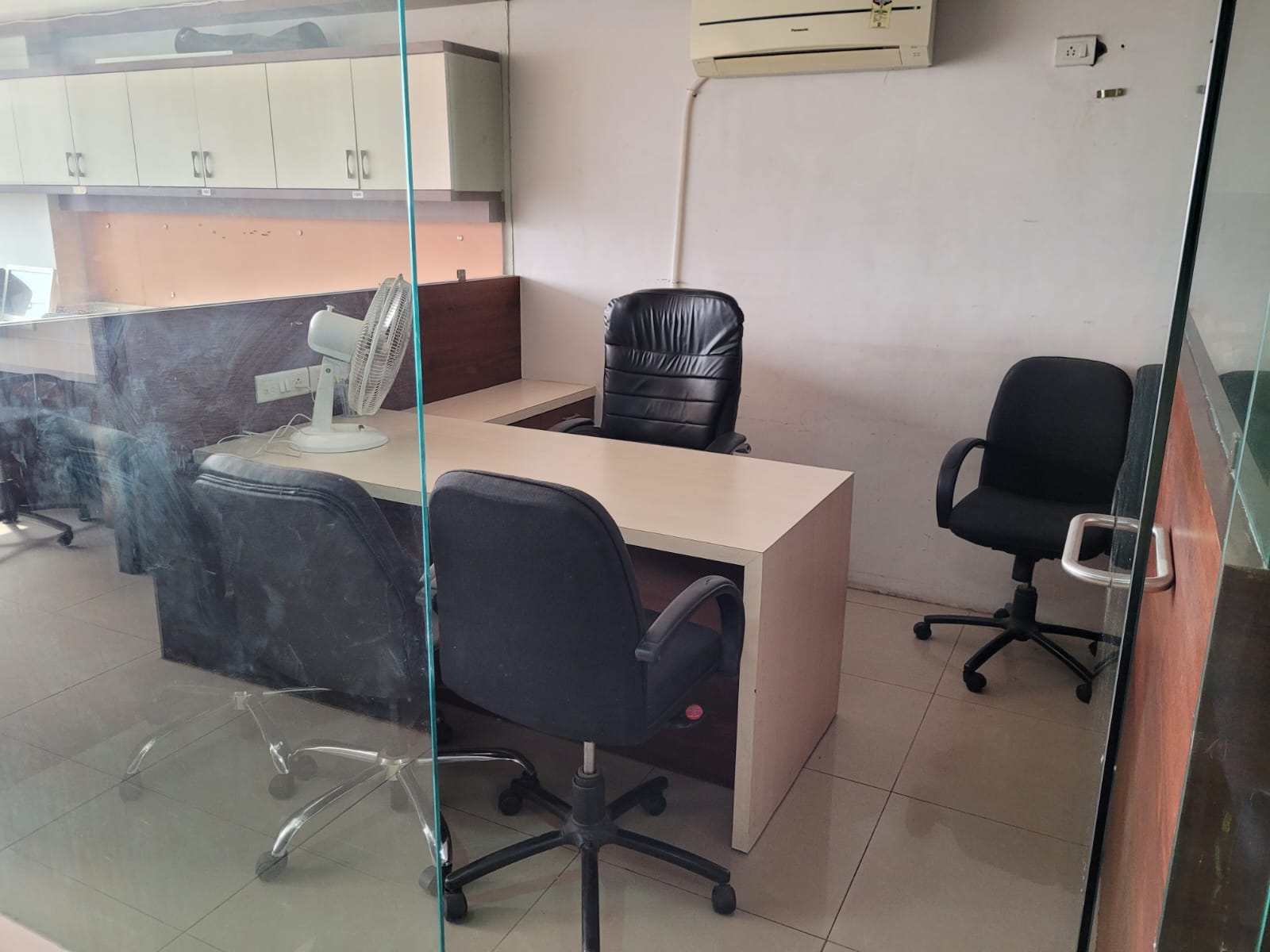 Office Commercial Office for Rent in Thaltej Ahmedabad - Media 4