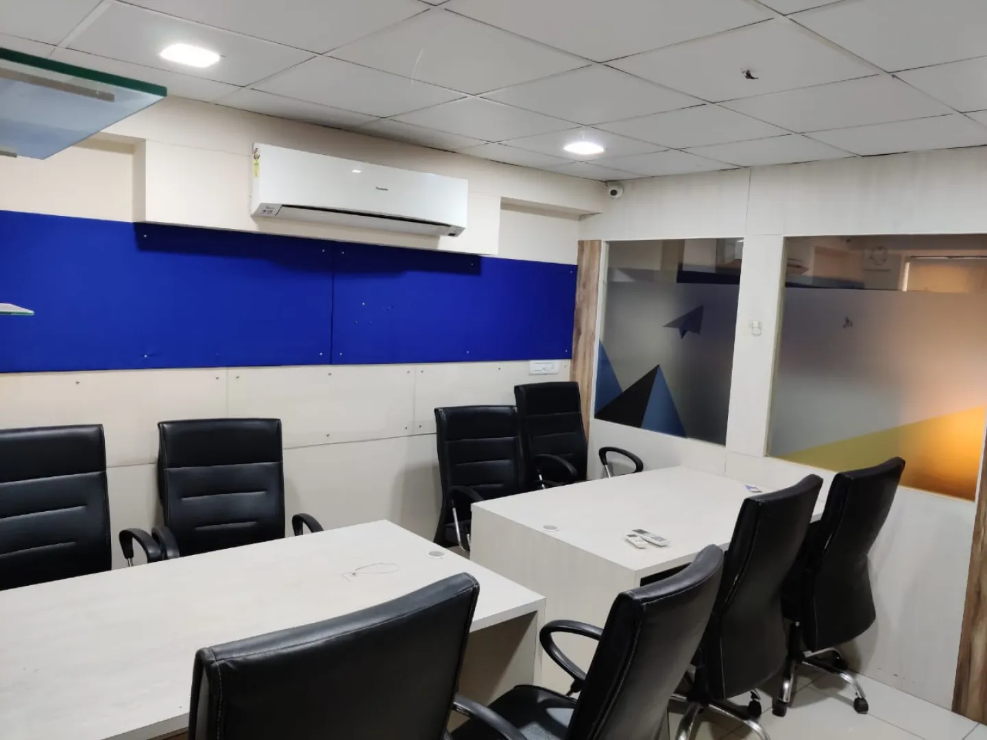 Office 1325 Sq. Ft. Commercial Office for Rent in Ambawadi Ahmedabad - Media 6