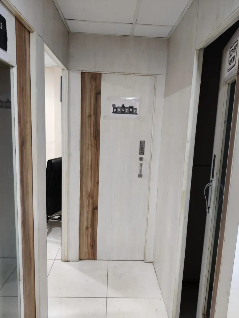 Office 1325 Sq. Ft. Commercial Office for Rent in Ambawadi Ahmedabad - Media 3