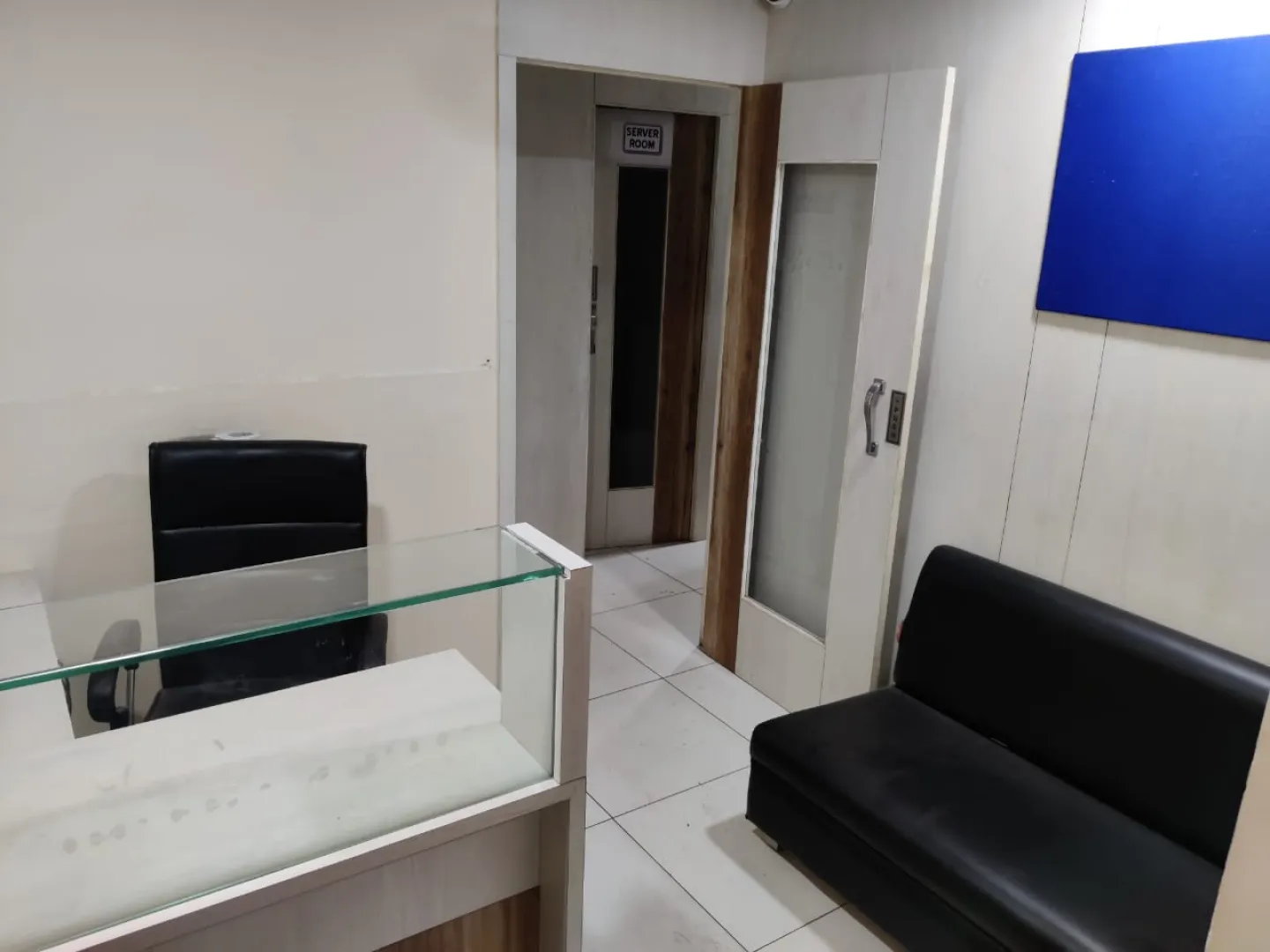 Office 1325 Sq. Ft. Commercial Office for Rent in Ambawadi Ahmedabad - Media 17