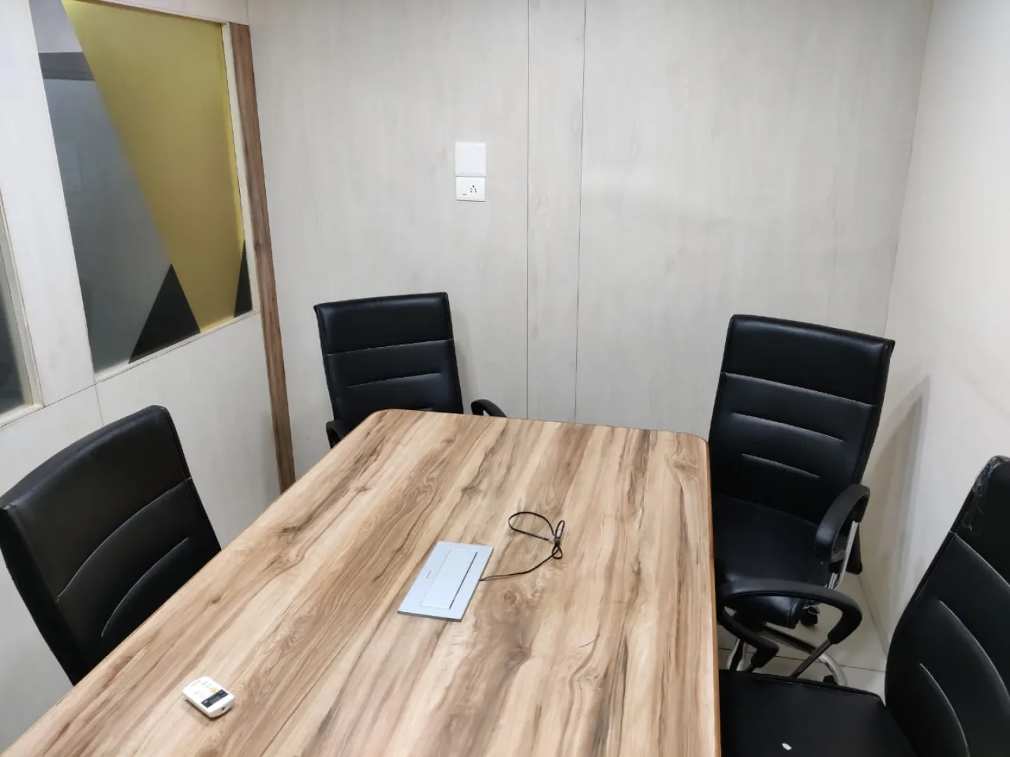 Office 1325 Sq. Ft. Commercial Office for Rent in Ambawadi Ahmedabad - Media 11