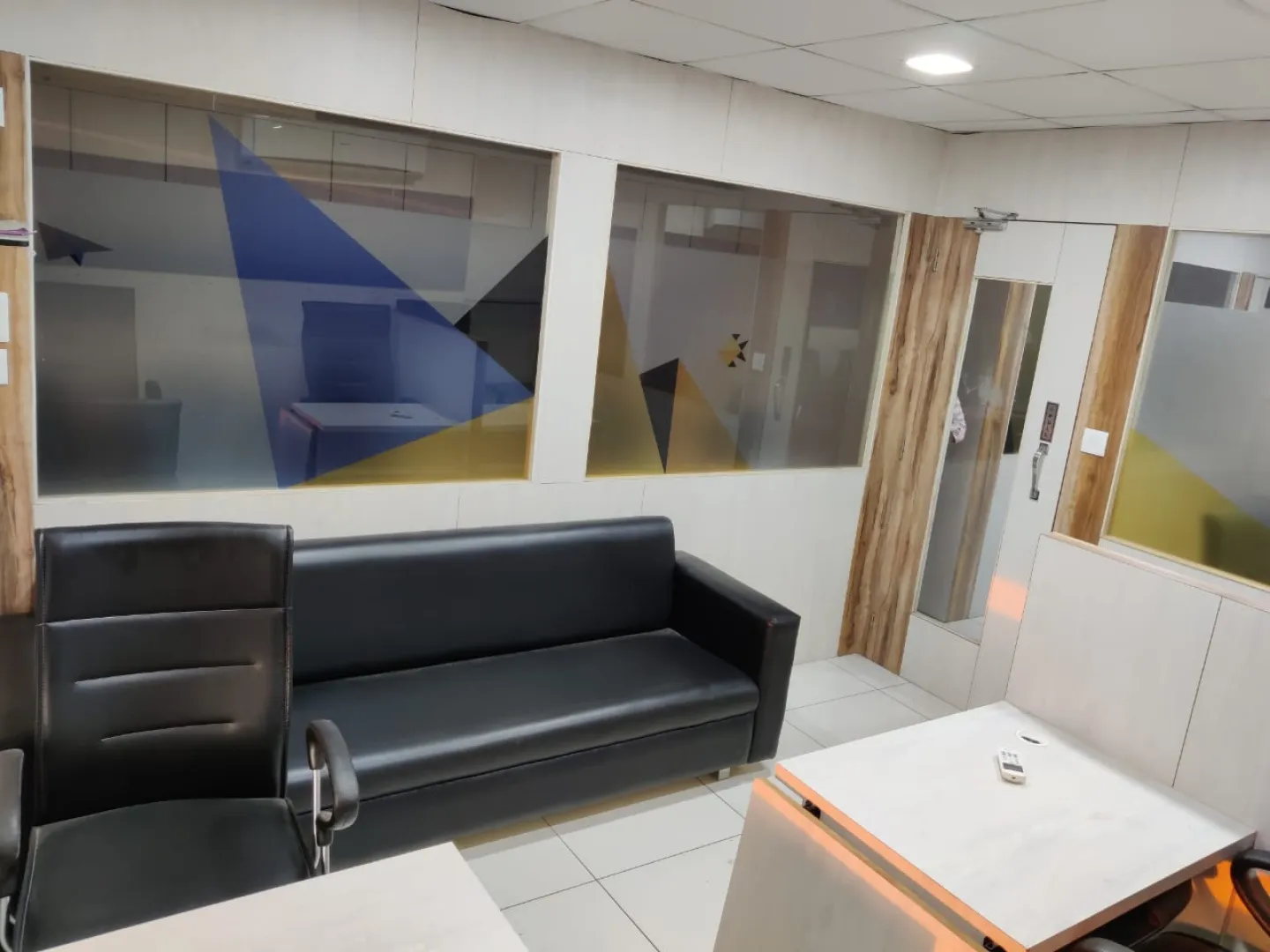 Office 1325 Sq. Ft. Commercial Office for Rent in Ambawadi Ahmedabad