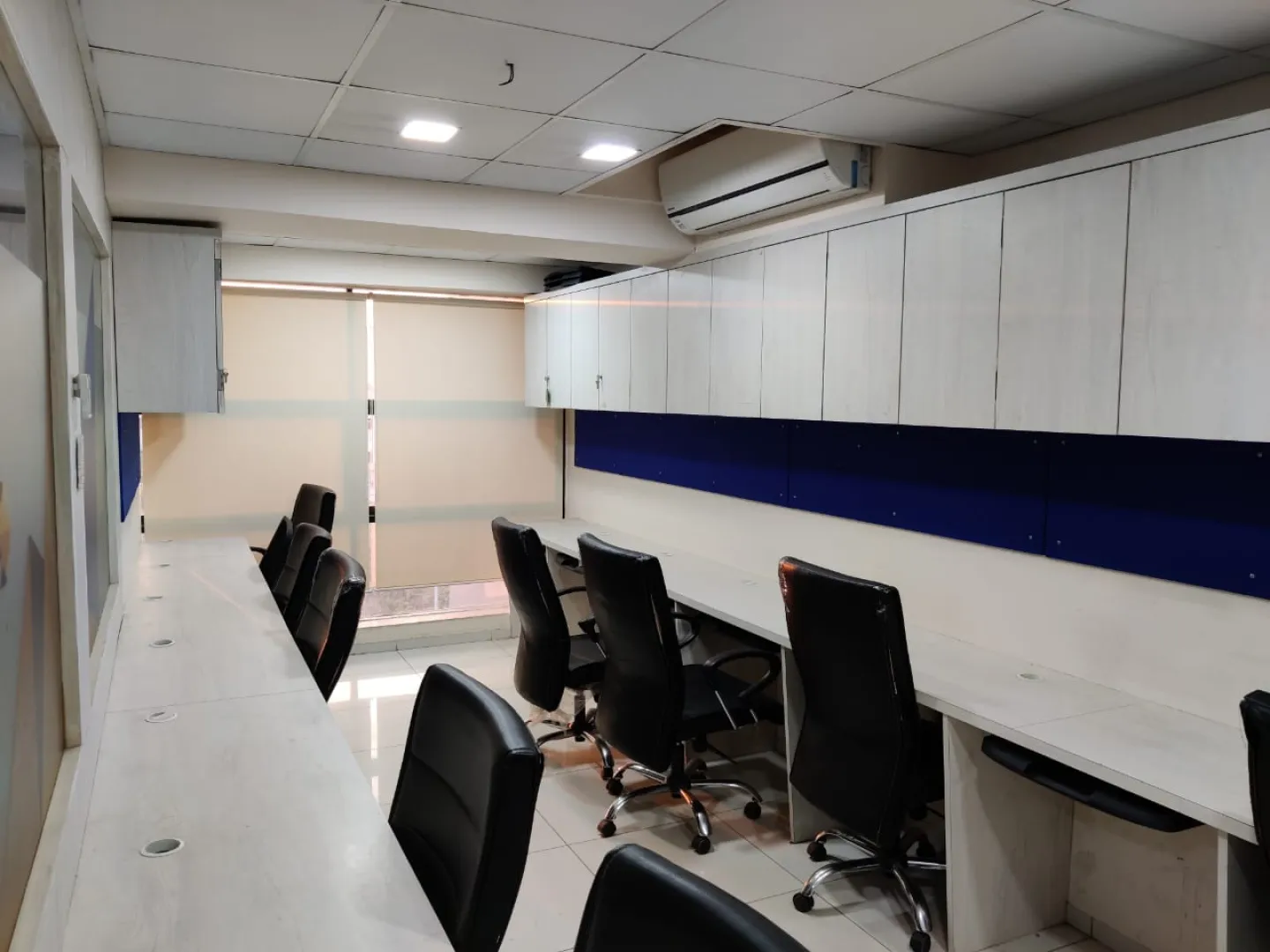 Office 1325 Sq. Ft. Commercial Office for Rent in Ambawadi Ahmedabad - Media 13