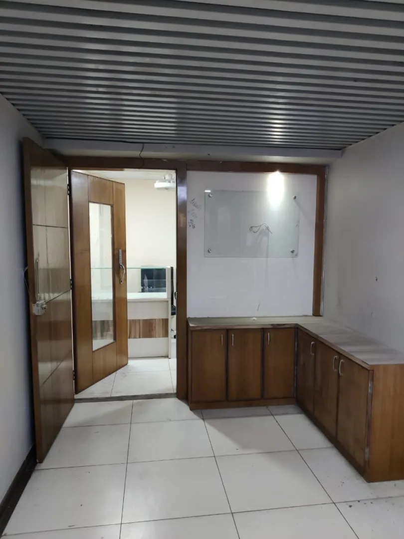 Office 1325 Sq. Ft. Commercial Office for Rent in Ambawadi Ahmedabad - Media 15