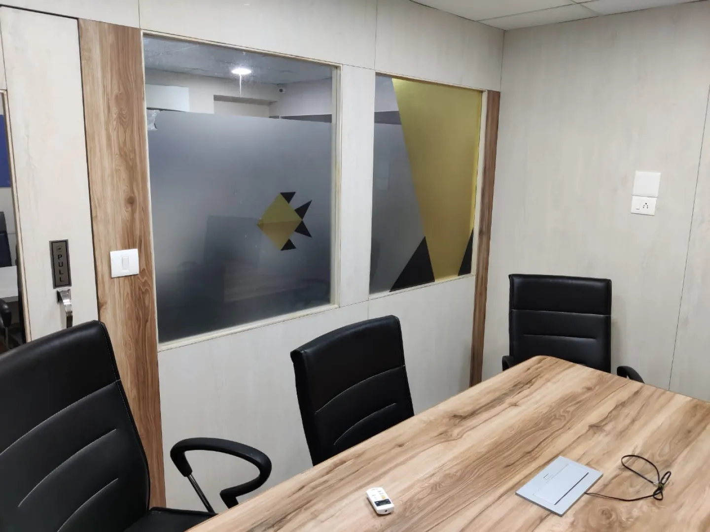 Office 1325 Sq. Ft. Commercial Office for Rent in Ambawadi Ahmedabad - Media 7