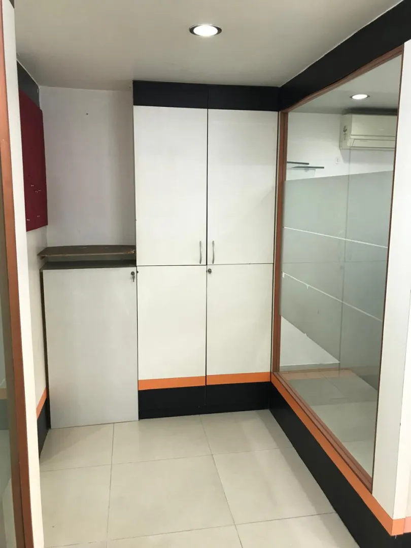 Office 1300 Sq. Ft. Commercial Office for Rent in Cg Road Ahmedabad - Media 3