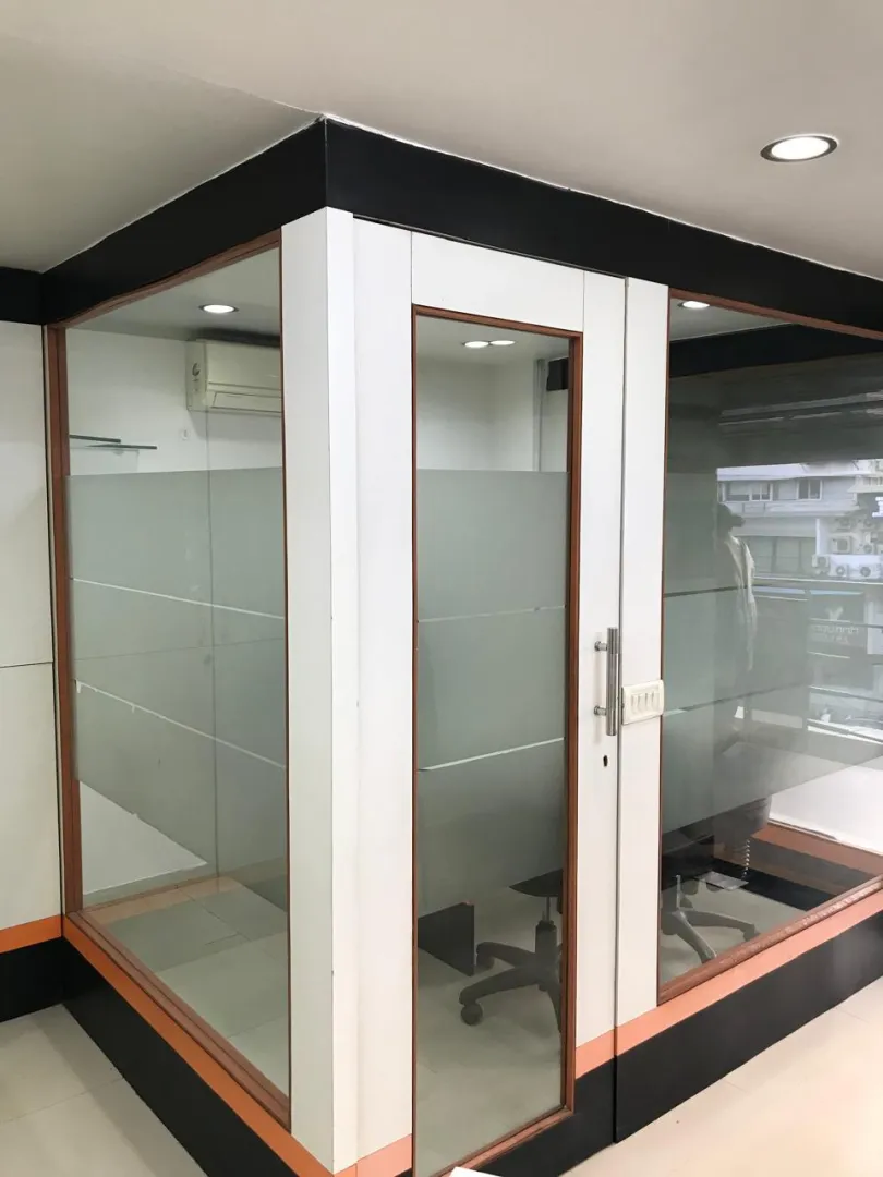 Office 1300 Sq. Ft. Commercial Office for Rent in Cg Road Ahmedabad - Media 14