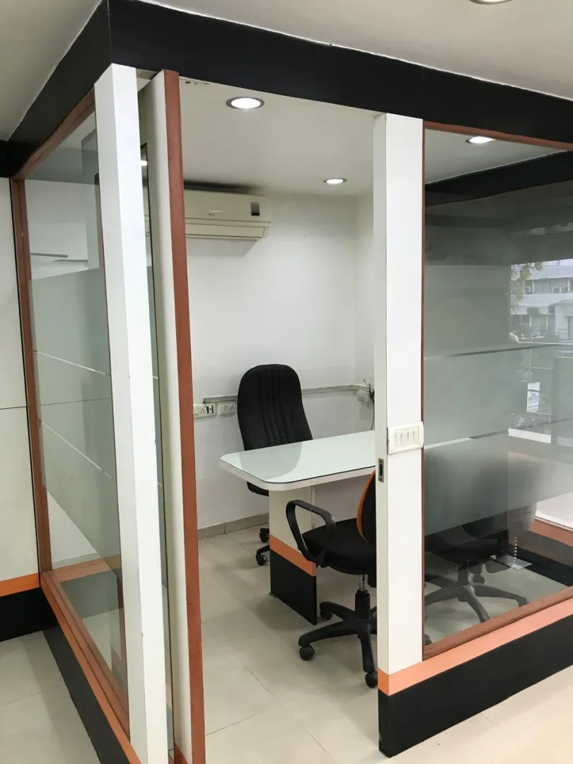 Office 1300 Sq. Ft. Commercial Office for Rent in Cg Road Ahmedabad - Media 15