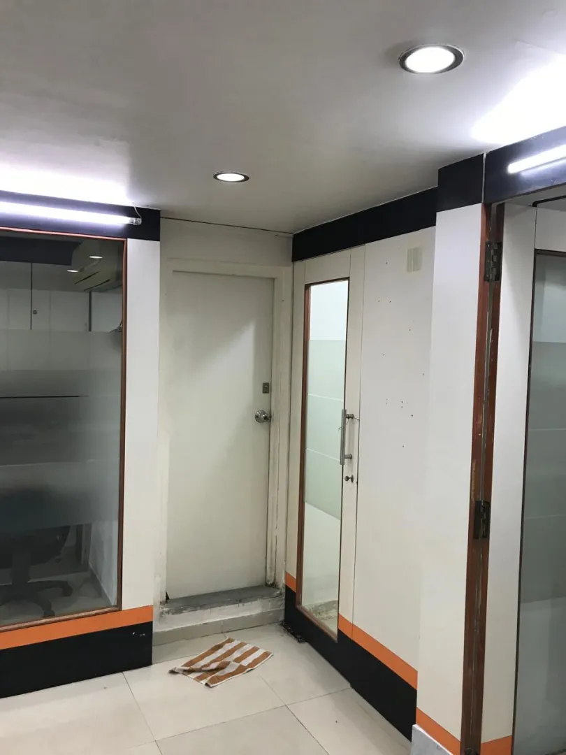 Office 1300 Sq. Ft. Commercial Office for Rent in Cg Road Ahmedabad - Media 6