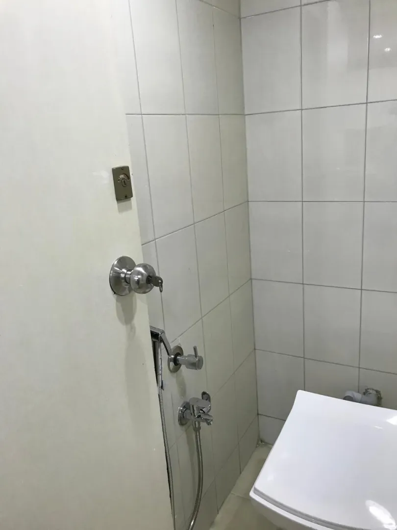 Office 1300 Sq. Ft. Commercial Office for Rent in Cg Road Ahmedabad