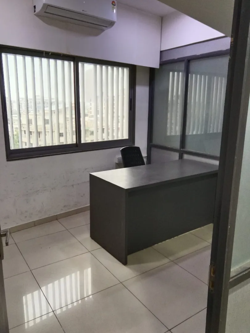 Office 1150 Sq. Ft. Commercial Office for Rent in Ashram Road Ahmedabad - Media 4