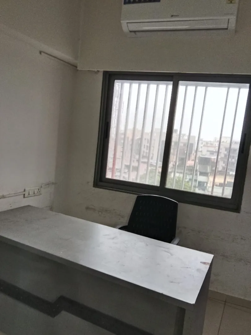 Office 1150 Sq. Ft. Commercial Office for Rent in Ashram Road Ahmedabad - Media 7
